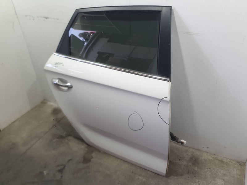 Recambio de puerta trasera derecha para kia carens iv 1.6 gdi referencia OEM IAM 77004A4000  