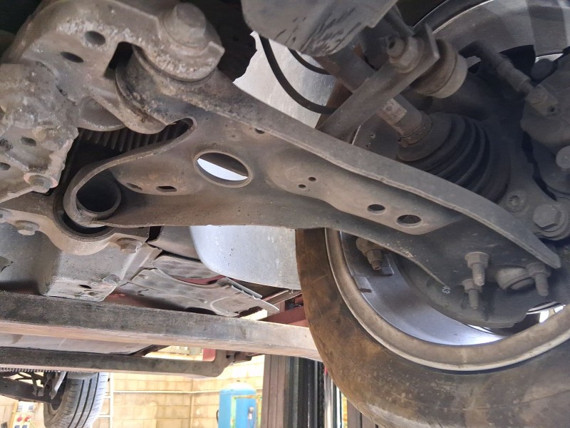 Recambio de brazo suspension inferior delantero izquierdo para volkswagen golf vi (5k1) 1.4 tsi referencia OEM IAM 1K0407151BC  