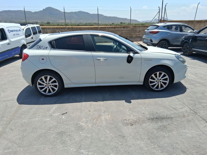 alfa romeo giulietta (940_) del año 2011