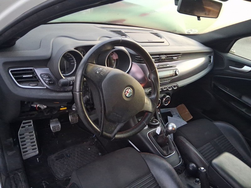 alfa romeo giulietta (940_) del año 2011