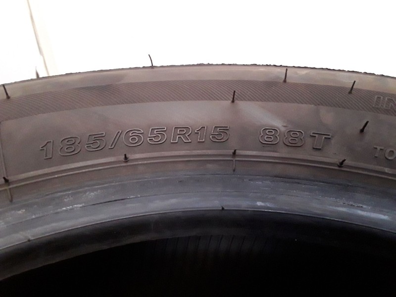 Recambio de neumatico pareja para neumaticos reutilizados - referencia OEM IAM 185651588t BRIDGESTONE 185/65/15/88T