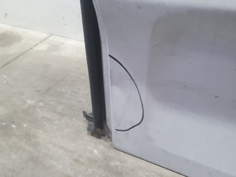 Recambio de puerta trasera derecha carga para renault trafic iii autobús (jg_) 1.6 dci 120 (jgmb) referencia OEM IAM 901008731R 