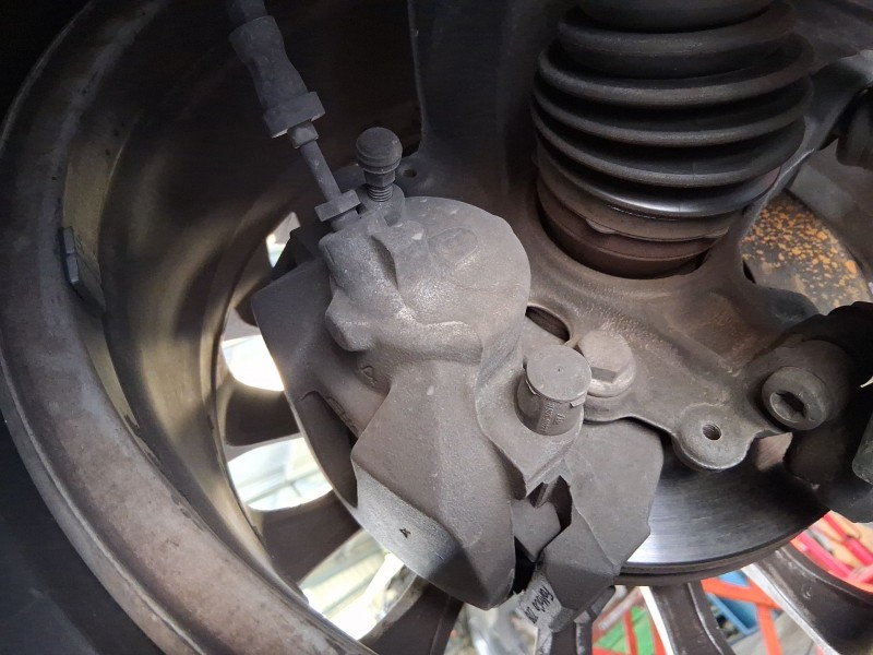 Recambio de pinza freno delantera derecha para ford c-max ii (dxa/cb7, dxa/ceu) 1.0 ecoboost referencia OEM IAM 1682875  