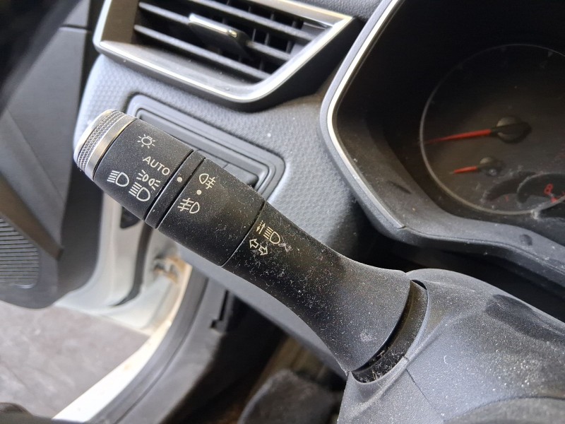 Recambio de mando luces y limpia para renault clio v (b7_) 1.0 tce 100 (b7mt) referencia OEM IAM 255679262R  