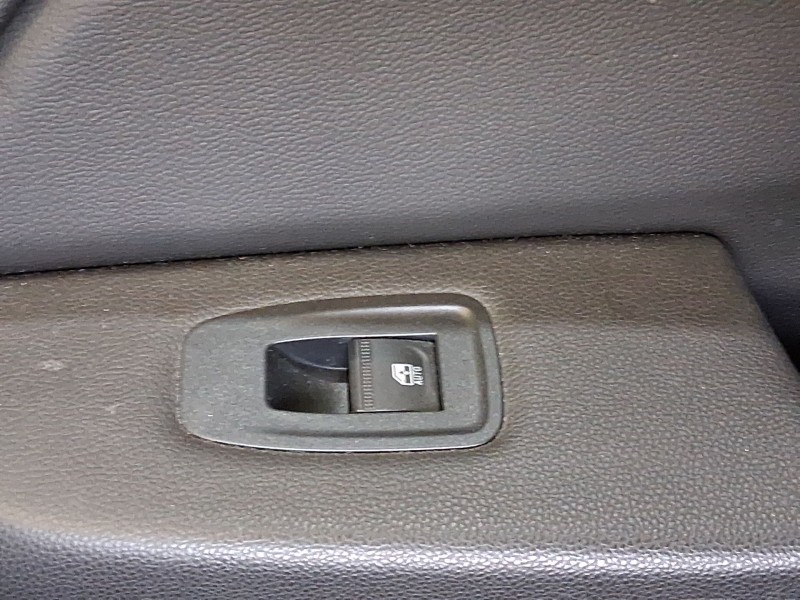 Recambio de mando elevalunas delantero derecho para renault clio v (b7_) 1.0 tce 100 (b7mt) referencia OEM IAM 254013877R  