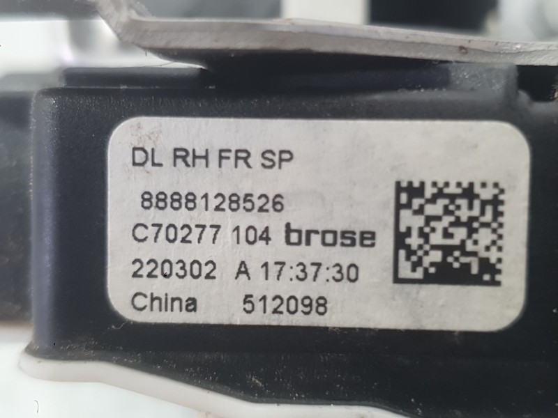 Recambio de cerradura puerta delantera derecha para lynk & co 01 phev referencia OEM IAM 8888128526  