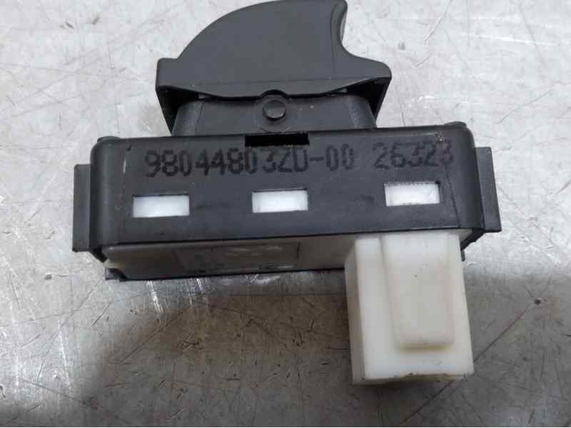 Recambio de mando elevalunas delantero derecho para peugeot 208 (p2) active pack referencia OEM IAM 98044803ZD  