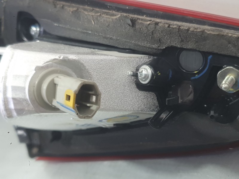 Recambio de piloto trasero derecho interior para mazda 2 hatchback (dl, dj) 1.5 skyactiv-g referencia OEM IAM DB5J513F0B  