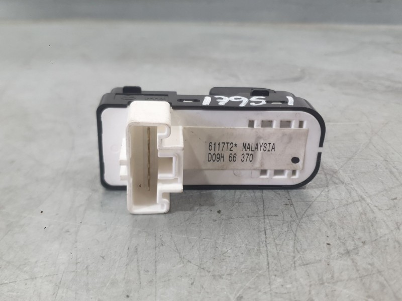 Recambio de mando elevalunas delantero derecho para mazda 2 hatchback (dl, dj) 1.5 skyactiv-g referencia OEM IAM D09H66370  