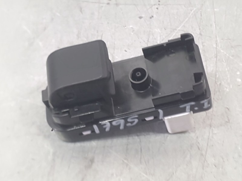 Recambio de mando elevalunas trasero izquierdo para mazda 2 hatchback (dl, dj) 1.5 skyactiv-g referencia OEM IAM D09H66370  