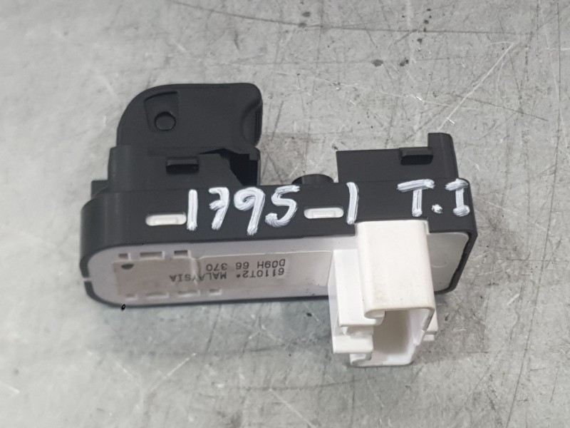 Recambio de mando elevalunas trasero izquierdo para mazda 2 hatchback (dl, dj) 1.5 skyactiv-g referencia OEM IAM D09H66370  