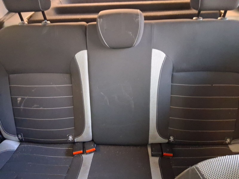 Recambio de asientos traseros para dacia sandero ii (b8_) tce 90 (b8m1, b8ma) referencia OEM IAM   