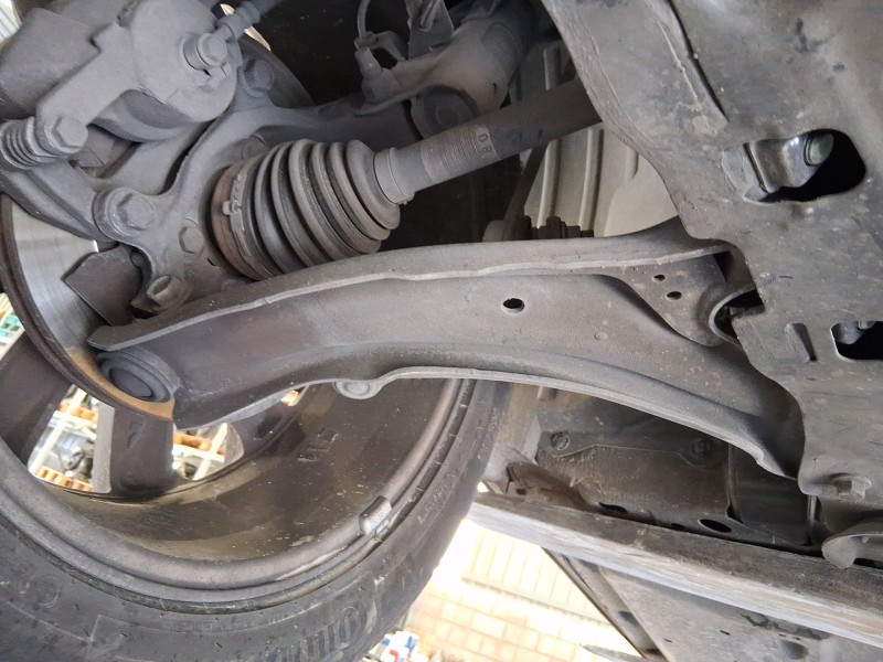 Recambio de brazo suspension inferior delantero derecho para nissan qashqai i (j10, nj10) 1.5 dci referencia OEM IAM 54500BB00A 