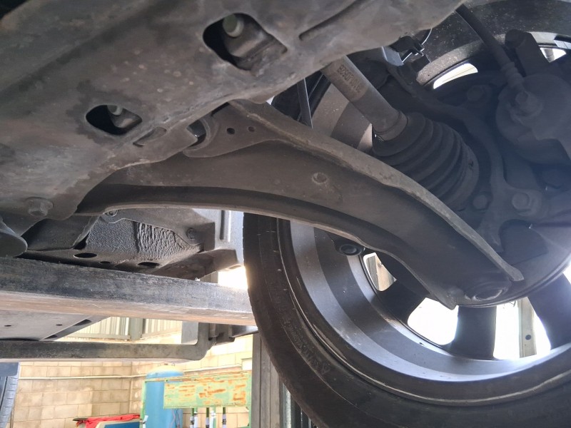 Recambio de brazo suspension inferior delantero izquierdo para nissan qashqai i (j10, nj10) 1.5 dci referencia OEM IAM 54501BB00
