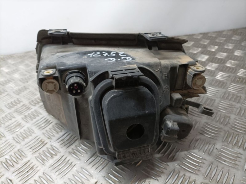 Recambio de faro derecho para audi a4 berlina (b5) 1.8 referencia OEM IAM 8D0941004A  VALEO