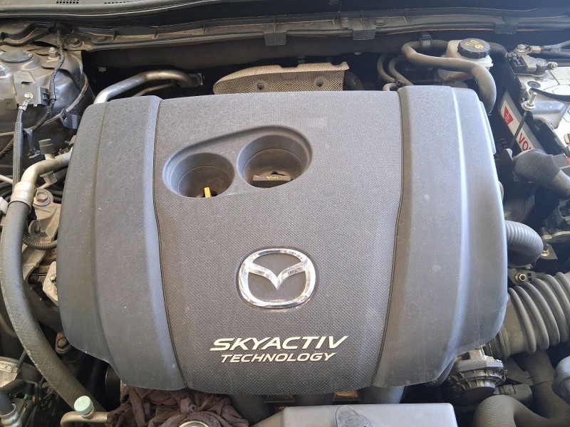Recambio de tapa motor para mazda 3 (bm, bn) 2.0 referencia OEM IAM PE11102F0  