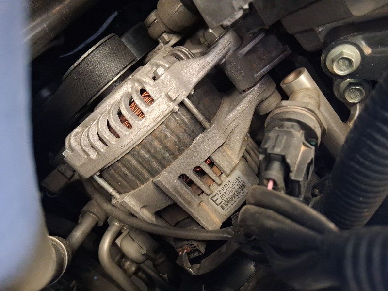 Recambio de alternador para mazda 3 (bm, bn) 2.0 referencia OEM IAM PE0118300  