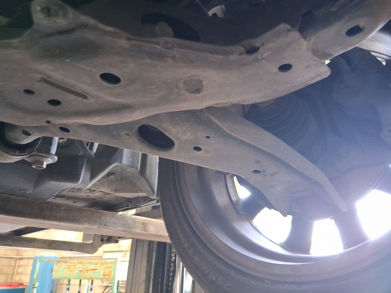 Recambio de brazo suspension inferior delantero izquierdo para mazda 3 (bm, bn) 2.0 referencia OEM IAM B45A34350E  