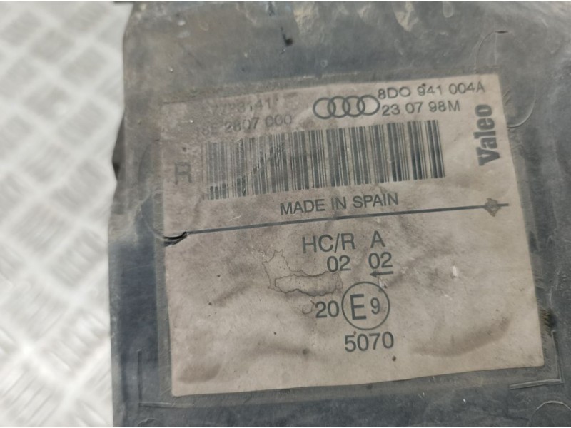 Recambio de faro derecho para audi a4 berlina (b5) 1.8 referencia OEM IAM 8D0941004A  VALEO