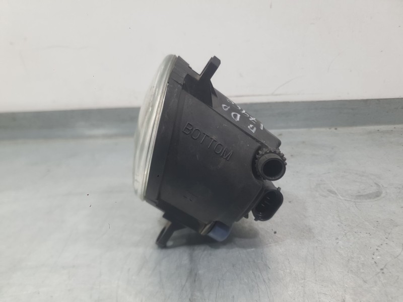 Recambio de faro antiniebla derecho para toyota auris (_e15_) 1.4 d-4d (nde150_) referencia OEM IAM 812100D042  
