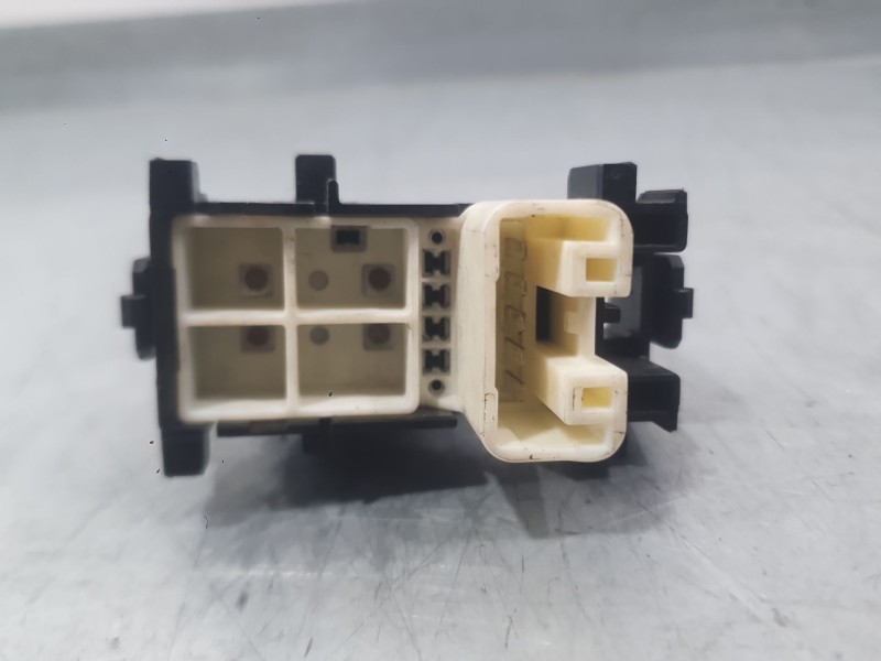 Recambio de mando elevalunas delantero derecho para toyota auris (_e15_) 1.4 d-4d (nde150_) referencia OEM IAM 8481002130  