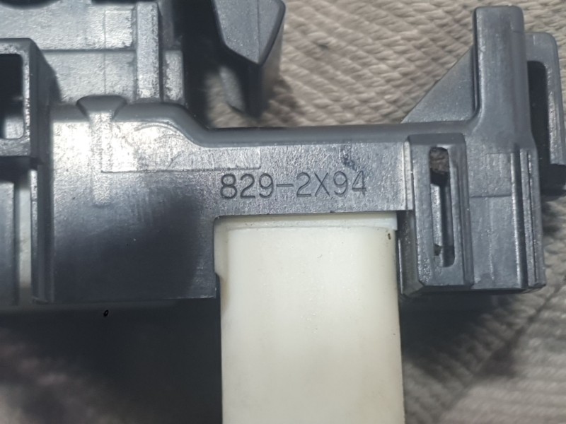 Recambio de mando elevalunas delantero derecho para toyota auris (_e15_) 1.4 d-4d (nde150_) referencia OEM IAM 8481002130  