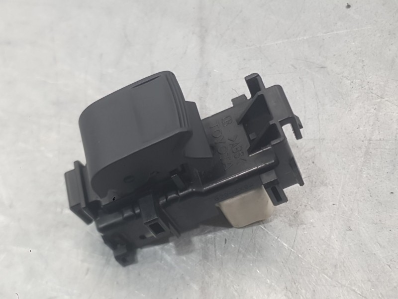 Recambio de mando elevalunas trasero derecho para toyota auris (_e15_) 1.4 d-4d (nde150_) referencia OEM IAM 8481002130  