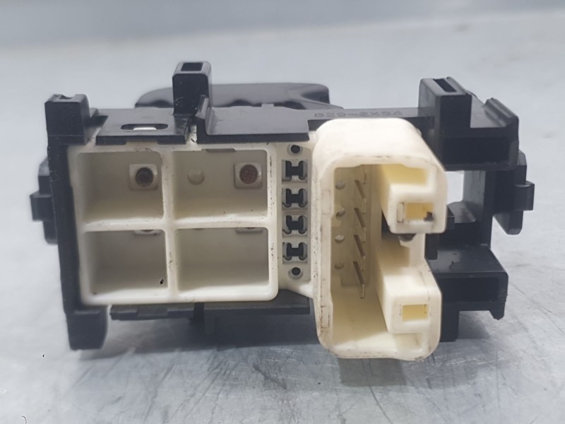 Recambio de mando elevalunas trasero derecho para toyota auris (_e15_) 1.4 d-4d (nde150_) referencia OEM IAM 8481002130  