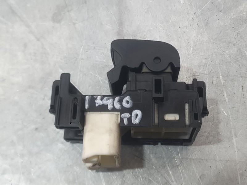 Recambio de mando elevalunas trasero derecho para toyota auris (_e15_) 1.4 d-4d (nde150_) referencia OEM IAM 8481002130  