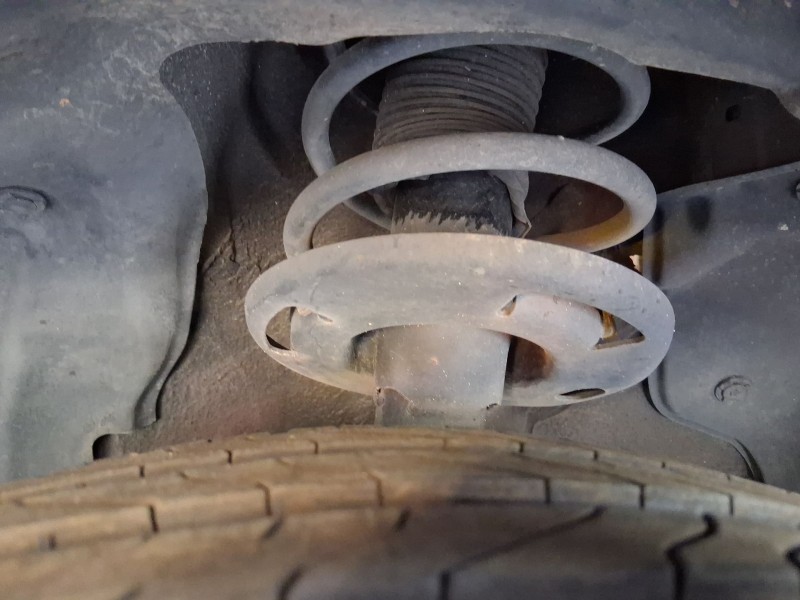 Recambio de amortiguador delantero izquierdo para mazda 3 (bm, bn) 2.0 referencia OEM IAM BHS234900A  
