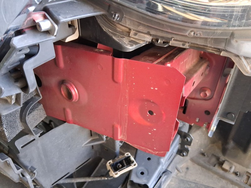 Recambio de refuerzo paragolpes delantero para mazda 3 (bm, bn) 2.0 referencia OEM IAM B45A50070A  