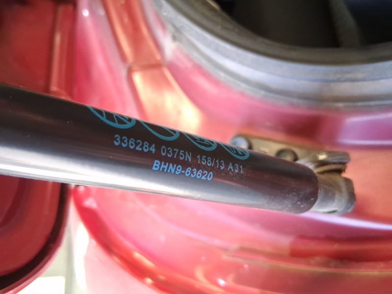 Recambio de amortiguadores maletero / porton para mazda 3 (bm, bn) 2.0 referencia OEM IAM BHN963620  