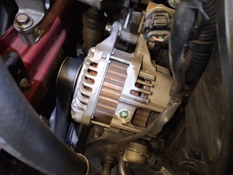 Recambio de alternador para mazda 3 (bm, bn) 2.0 referencia OEM IAM PE0118300  