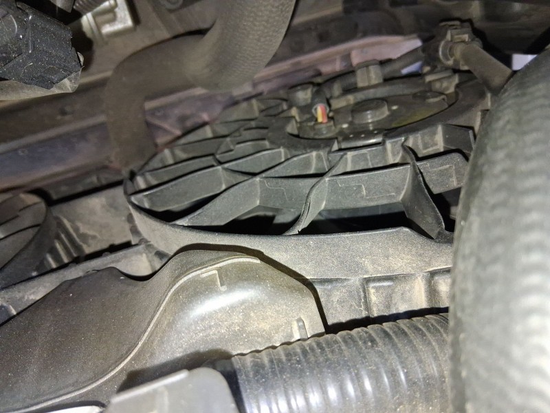 Recambio de electroventilador para mazda 3 (bm, bn) 2.0 referencia OEM IAM PE2015025  