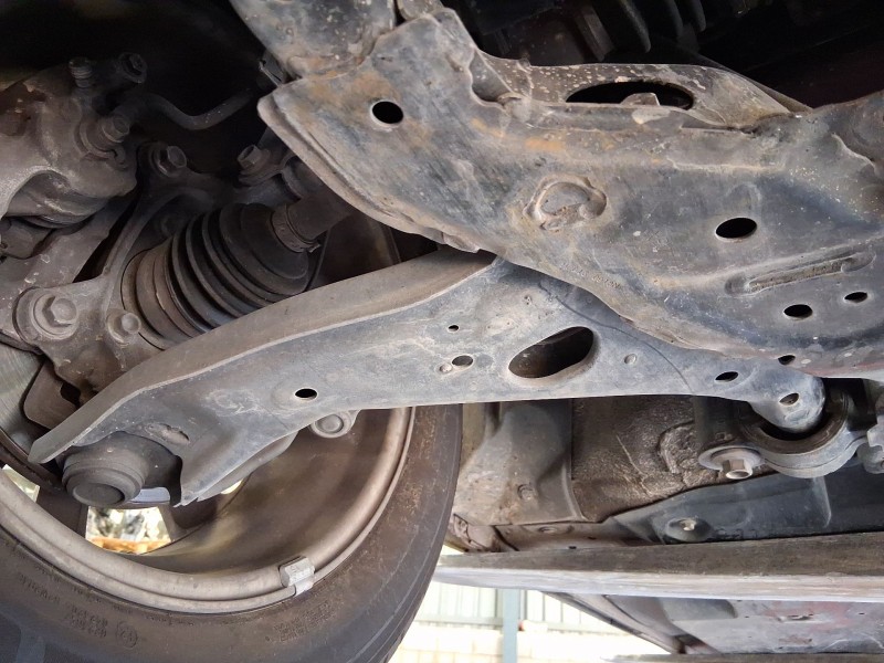 Recambio de brazo suspension inferior delantero derecho para mazda 3 (bm, bn) 2.0 referencia OEM IAM B60P34300H  