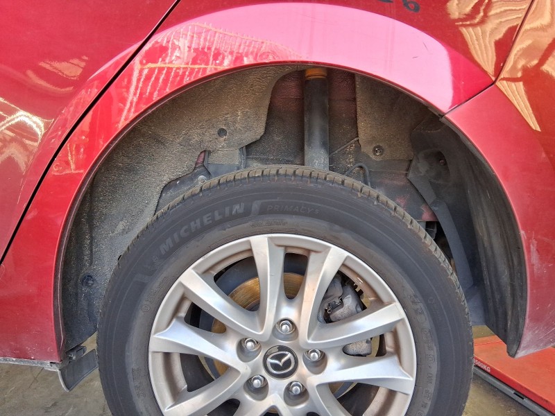 Recambio de plastico pase rueda tras. izq. para mazda 3 (bm, bn) 2.0 referencia OEM IAM B45A561J1A  