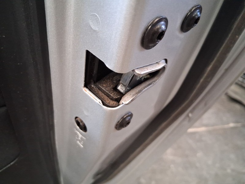 Recambio de cerradura puerta trasera derecha para opel astra j (p10) 1.7 cdti (68) referencia OEM IAM 13579566  