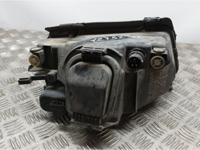 Recambio de faro izquierdo para audi a4 berlina (b5) 1.8 referencia OEM IAM 8D0941003A 67723131 VALEO