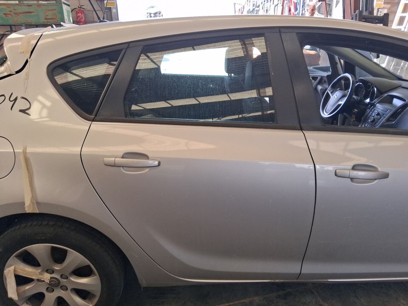 Recambio de puerta trasera derecha para opel astra j (p10) 1.7 cdti (68) referencia OEM IAM 13285611 TOCADA 