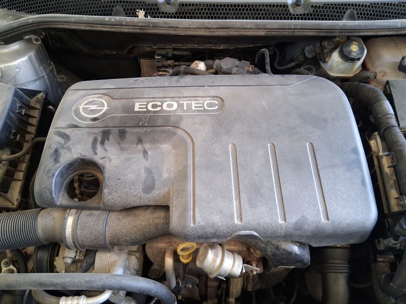 Recambio de tapa motor para opel astra j (p10) 1.7 cdti (68) referencia OEM IAM 55585989  