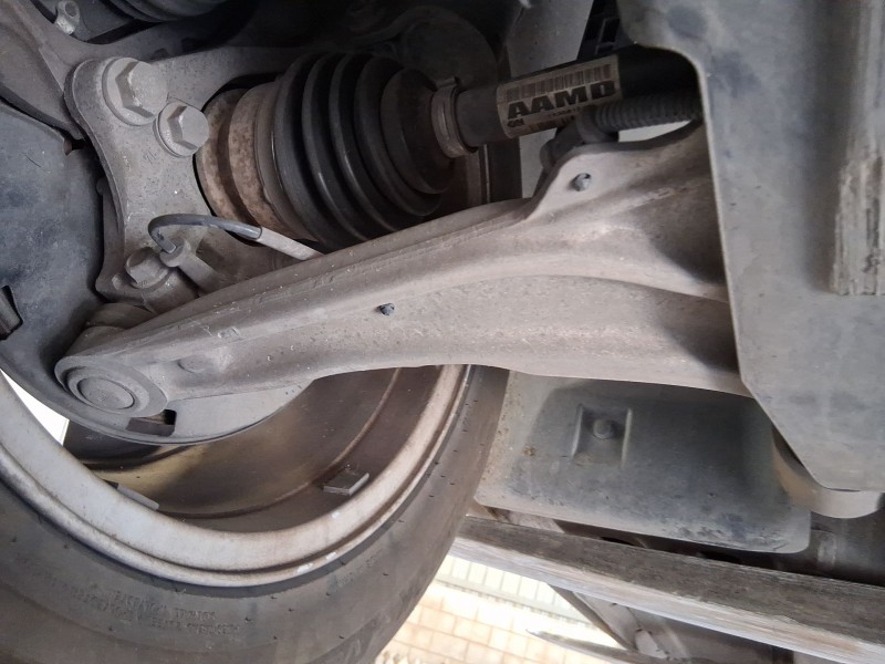 Recambio de brazo suspension inferior delantero derecho para opel astra j (p10) 1.7 cdti (68) referencia OEM IAM 13401130  
