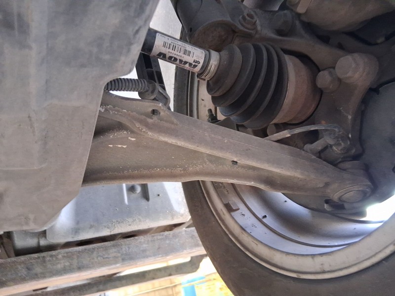 Recambio de brazo suspension inferior delantero izquierdo para opel astra j (p10) 1.7 cdti (68) referencia OEM IAM 13401129  