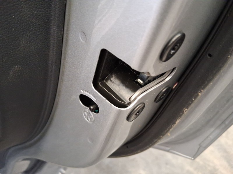 Recambio de cerradura puerta trasera derecha para mg zs suv (azs1) 1.5 vti referencia OEM IAM 10640594  