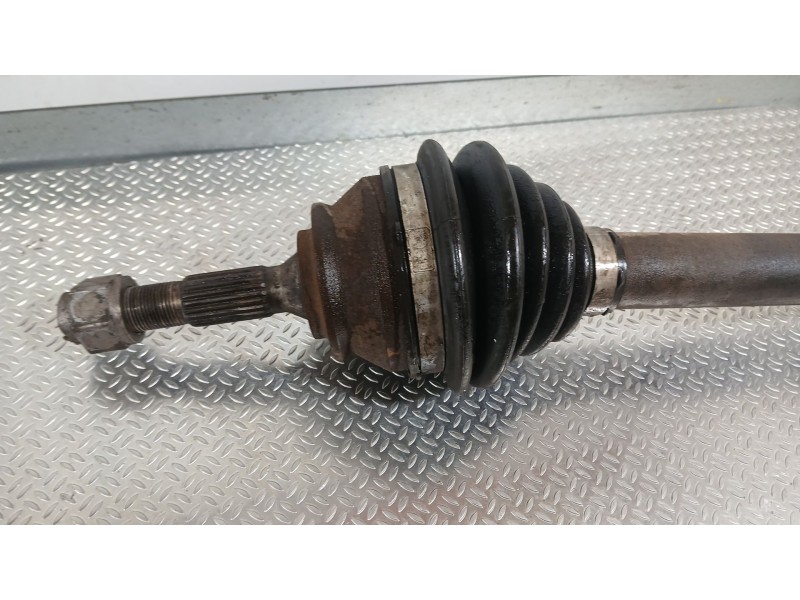 Recambio de transmision delantera izquierda para citroën c4 cactus 1.6 hdi 90 referencia OEM IAM 9677477080 1611524380 