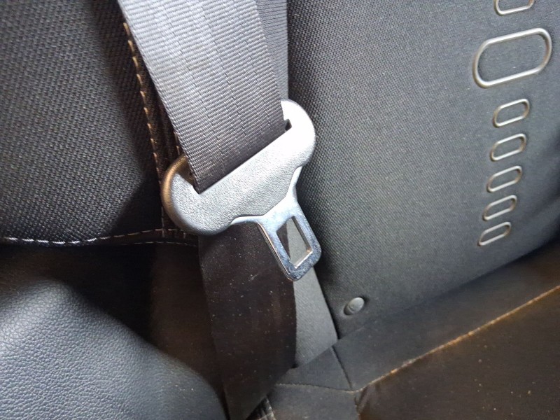 Recambio de cinturon seguridad trasero derecho para kia sportage iii (sl) 1.6 gdi referencia OEM IAM 898203U200GAH  