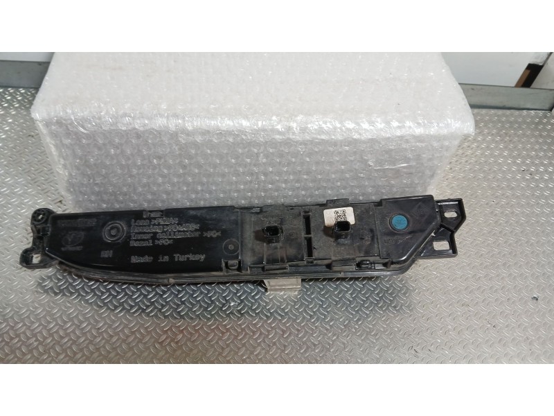 Recambio de piloto trasero derecho paragolpes para renault megane e-tech suv ev60 referencia OEM IAM 265401849R  