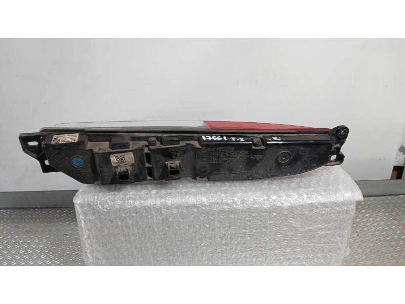 Recambio de piloto trasero izquierdo paragolpes para renault megane e-tech suv ev60 referencia OEM IAM 265802052R  