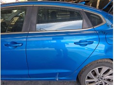 PUERTA TRASERA IZQUIERDA 77003G4700 TOCADA 
