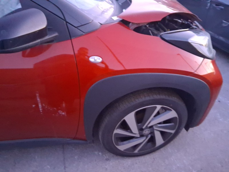 Recambio de aleta delantera derecha para toyota aygo x (_b7_) 1.0 vvt-i (kgb70) referencia OEM IAM 538110H060  