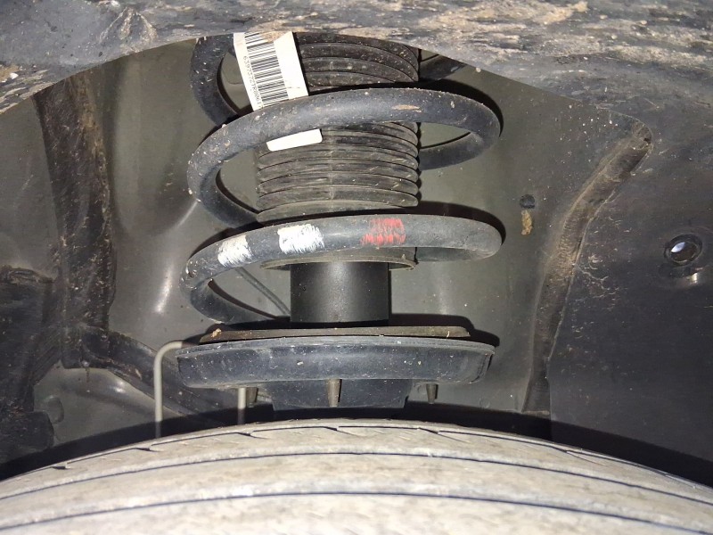 Recambio de amortiguador delantero derecho para mg zs suv (azs1) 1.5 vti referencia OEM IAM 10242085  